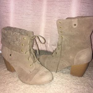 Charlotte Russe size 8 ankle high tan boots
